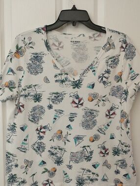 Old Navy White V‑Neck Tee with Tropical Sailboat & Palm Print, Large